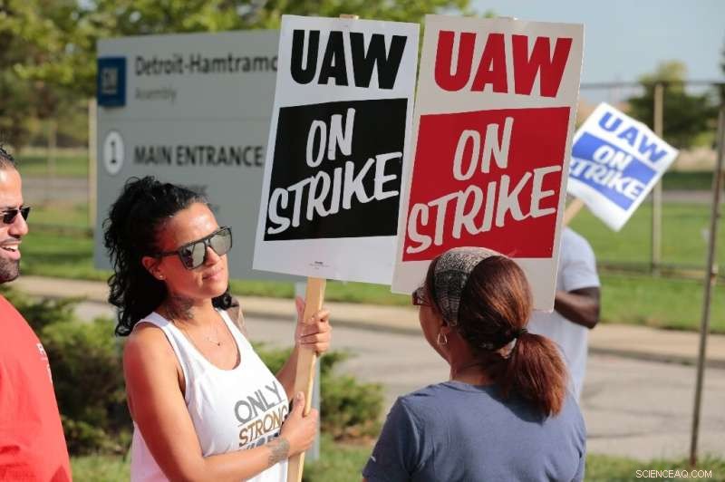 General Motors Temporarily Furloughs 6,000 Mexican Workers Amid UAW Strike
