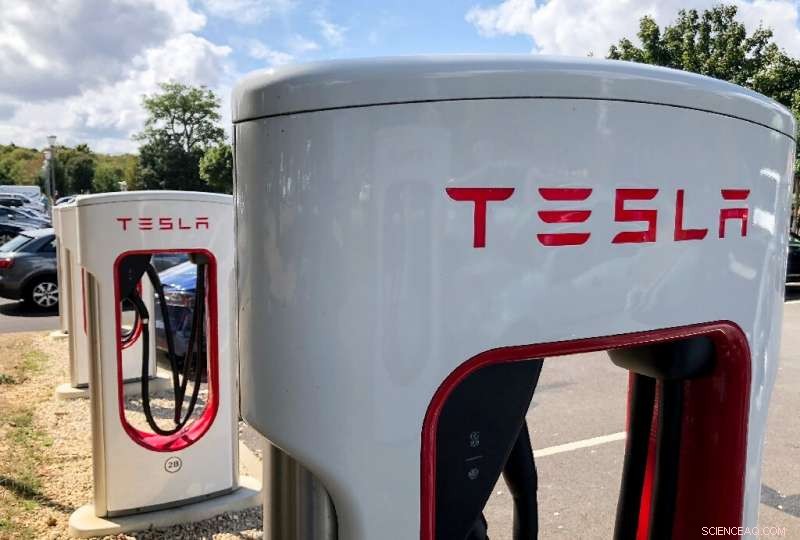 Tesla Shares Drop as Q3 Delivery Numbers Fall Short of Expectations