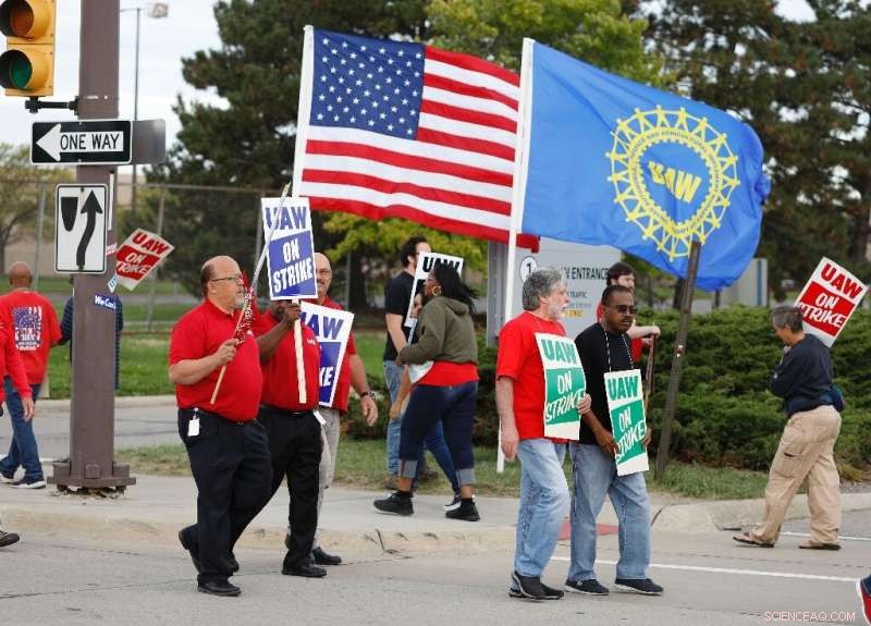 GM Strike Persists, Straining Auto Suppliers Nationwide