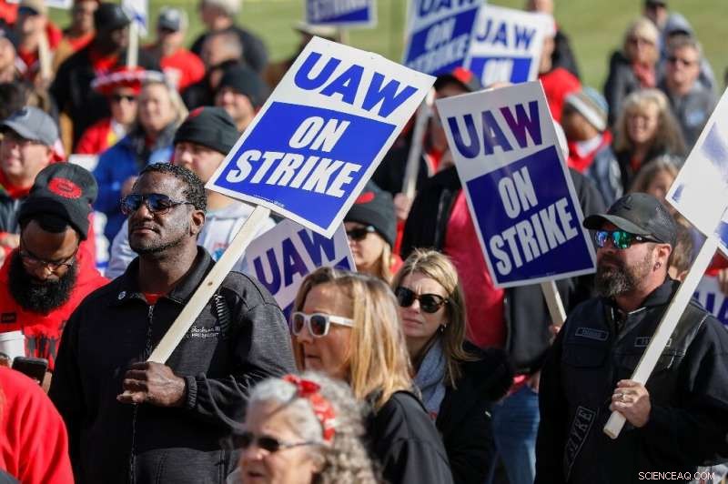 UAW and GM Reach Tentative Agreement to End Nationwide Strike