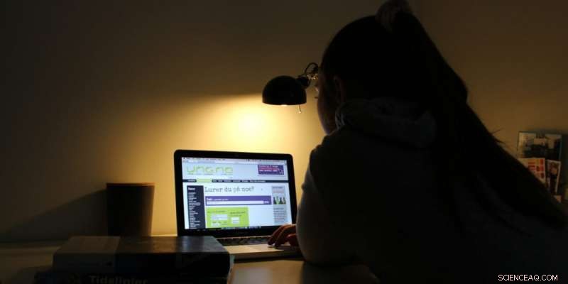 Insights into Youth Questions: What Teenagers Seek When Guaranteed Anonymity