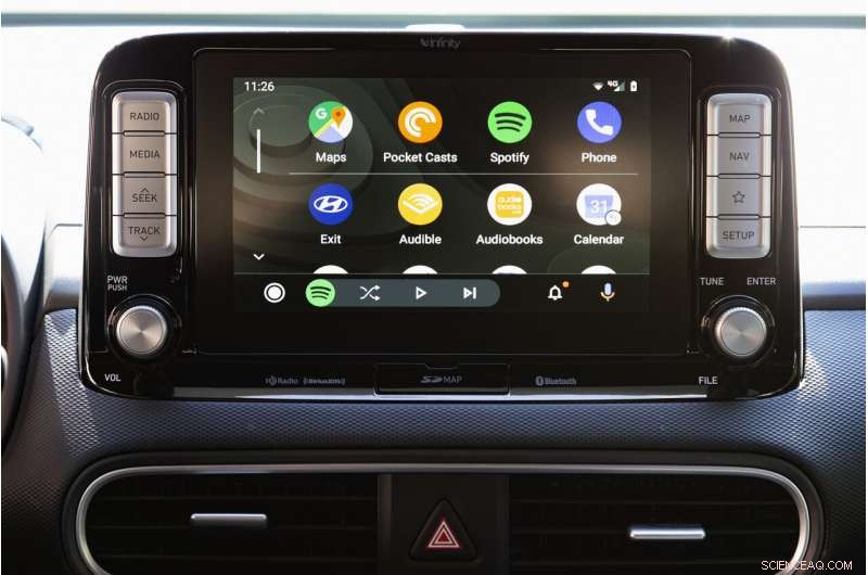 Edmunds Evaluates Latest Android Auto and Apple CarPlay Updates for Improved In‑Car Experience
