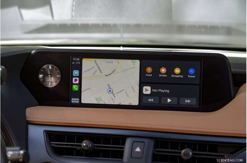 Edmunds Evaluates Latest Android Auto and Apple CarPlay Updates for Improved In‑Car Experience