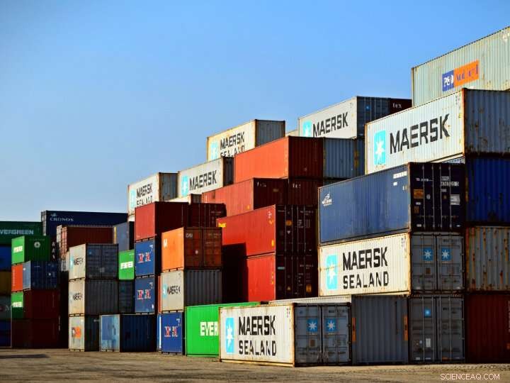 How Blockchain Enhances Security and Efficiency in Global Supply Chains