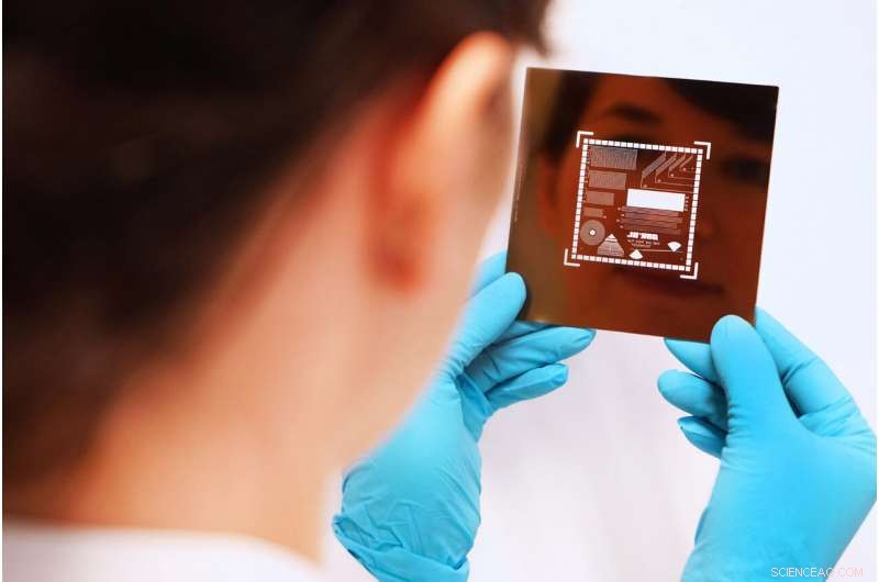 Advanced Photostructurable Pastes for 5G Technology