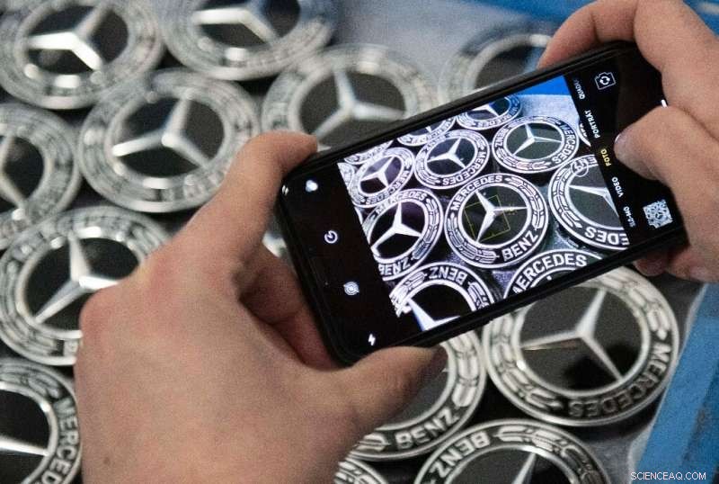 Daimler to Cut 1,100 Senior Positions Amid Cost‑Cutting Push, Report Says