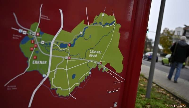 Tesla s Berlin Factory: Opportunity and Challenge for German Automakers