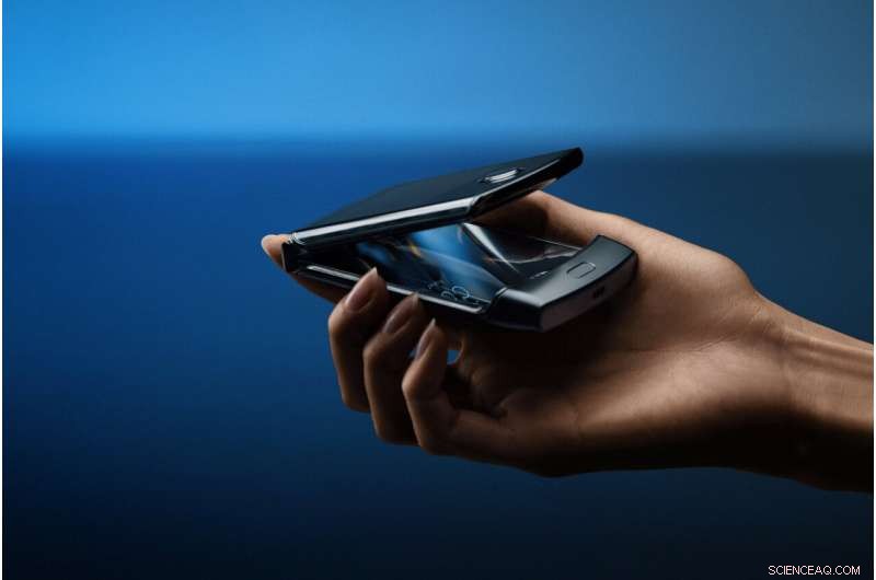 Motorola Unveils Revolutionary Foldable Phone with Classic Flip Design