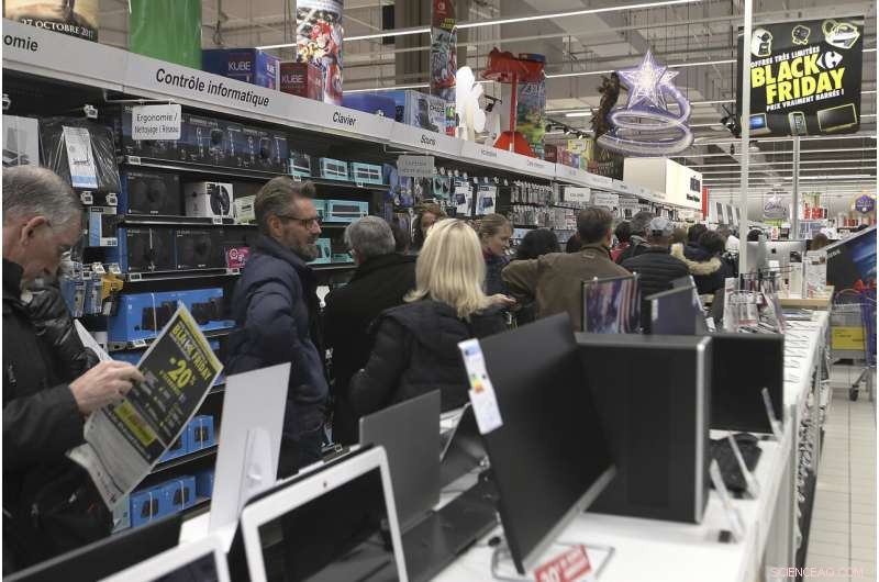 Global Black Friday Rush Sparks Mixed Reactions