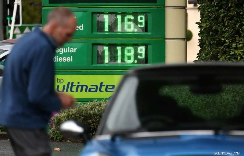 London Street Bans Petrol & Diesel Cars to Cut Pollution