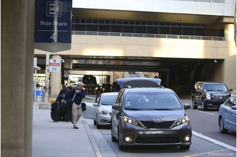 Uber, Lyft Suspend Phoenix Airport Rides Amid Fee Increase