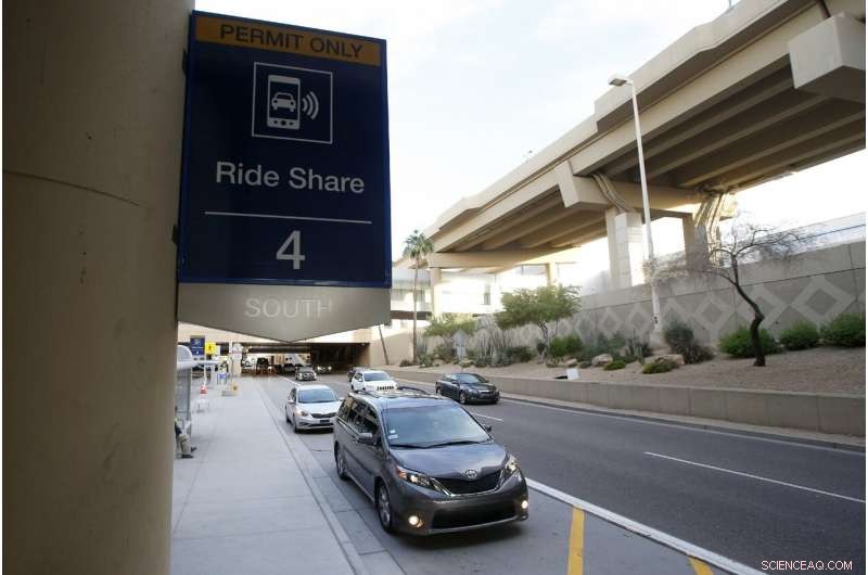 Uber, Lyft Suspend Phoenix Airport Rides Amid Fee Increase