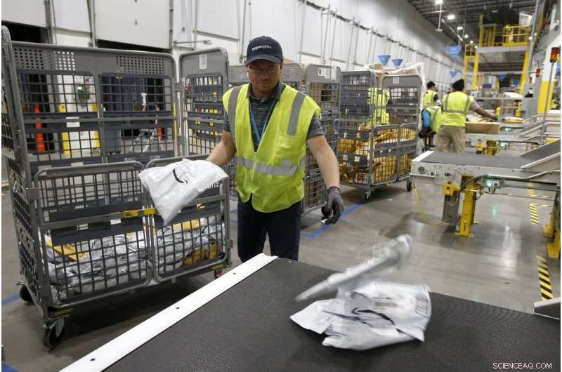 Robots Revolutionize Warehousing – Workers Adapt to New Automation