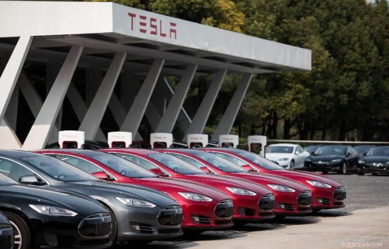 Tesla s Shanghai Factory Delivers First Made-in-China Models to Early Buyers, Musk Announces