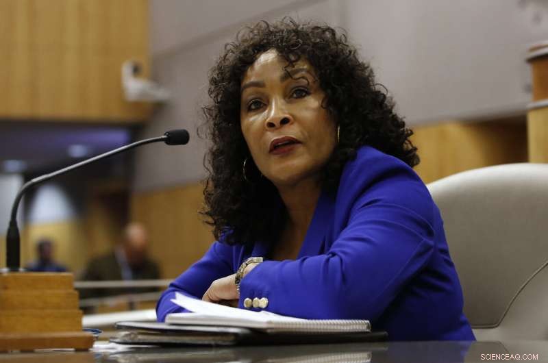 California Lawmakers Seek Backup Power for Cellphone Towers Amid Fire Risks