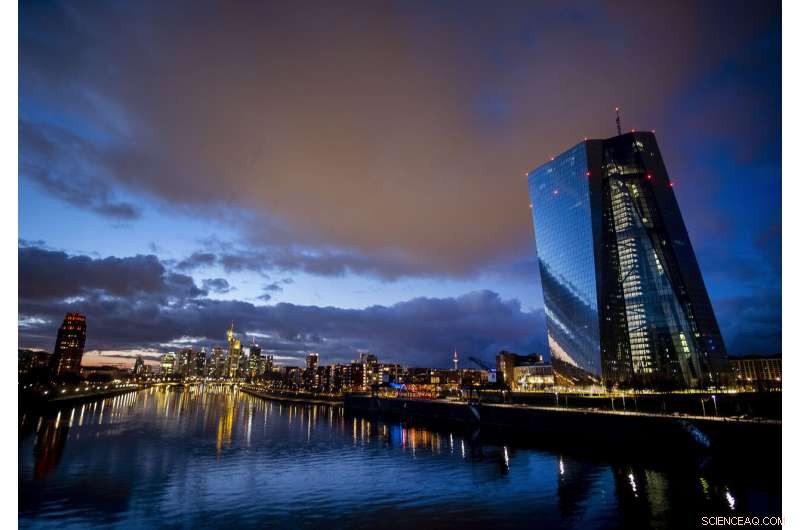 Central Banks Collaborate to Evaluate Digital Currencies Amid Declining Cash Use