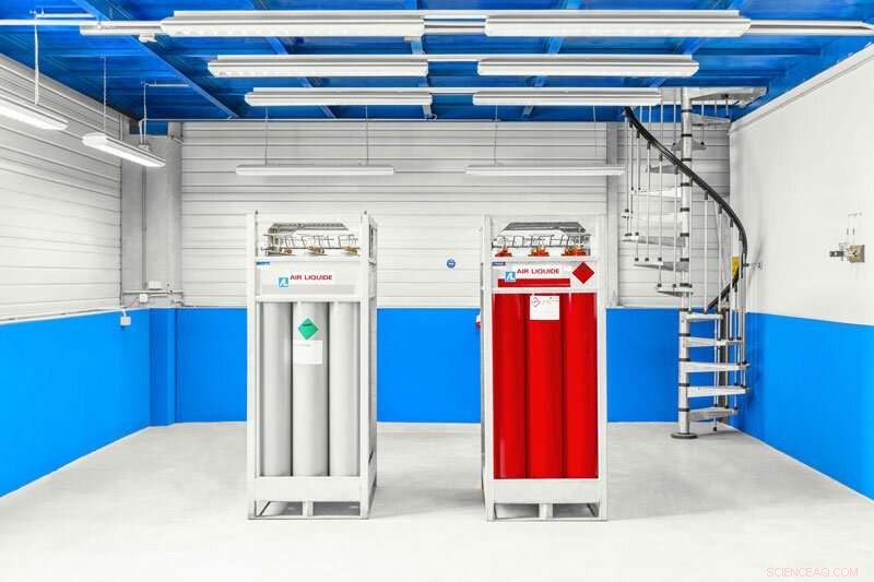 High-Pressure Bioreactor Enables Efficient CO2 Conversion to Green Methane by Microbes