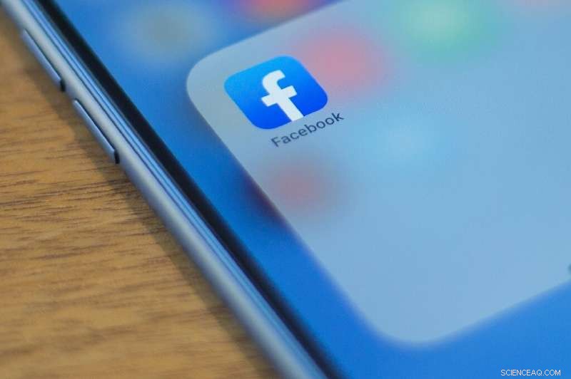 Facebook Shares Decline as Earnings Reveal Growth Concerns