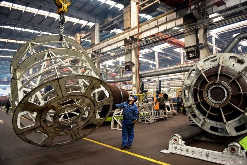 China s Factory Activity Declines in January Amid Rising Virus Concerns