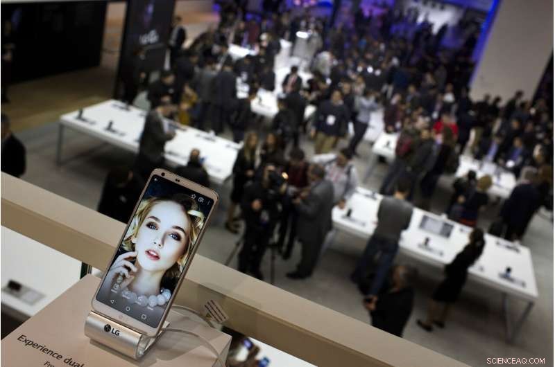 Intel, Vivo Cancel Participation in Tech Event Amid Virus Fears