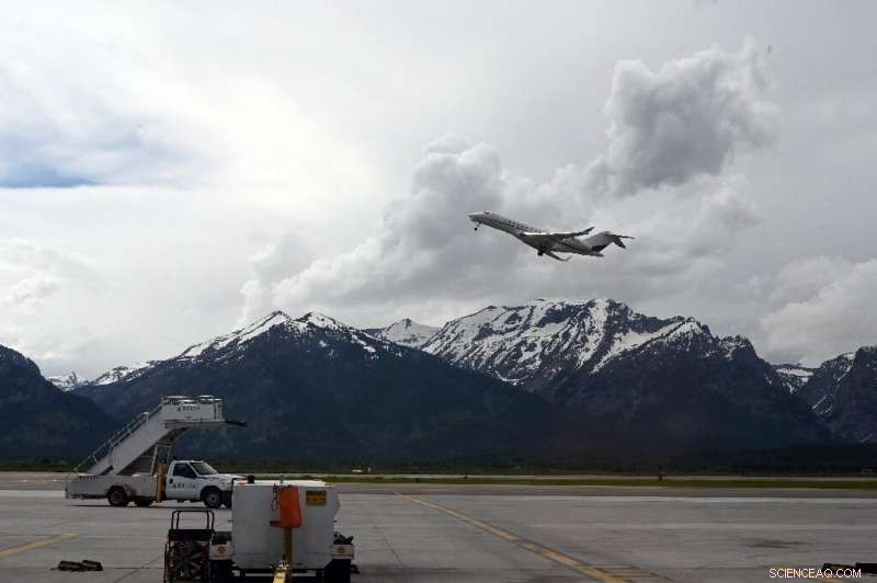 Wealthy Shift to Private Jets as Airlines Falter During Pandemic