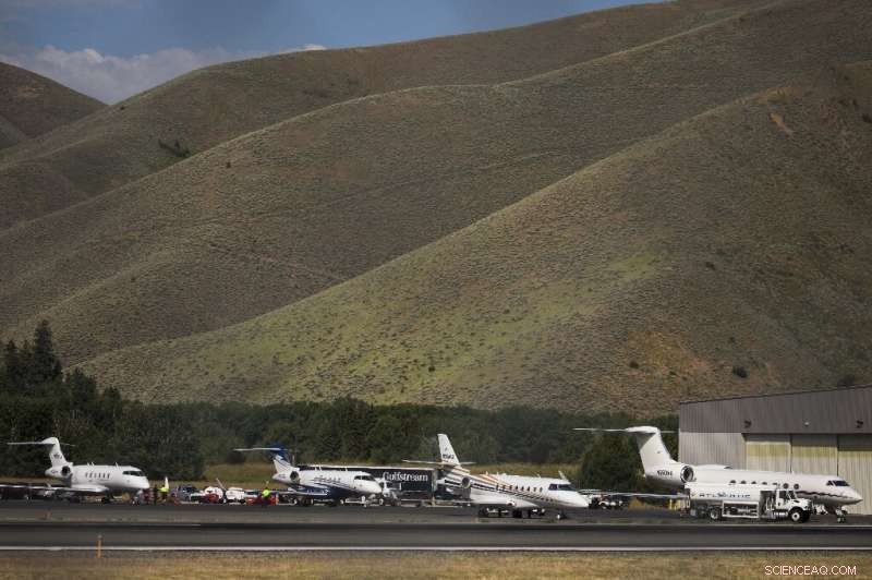 Wealthy Shift to Private Jets as Airlines Falter During Pandemic