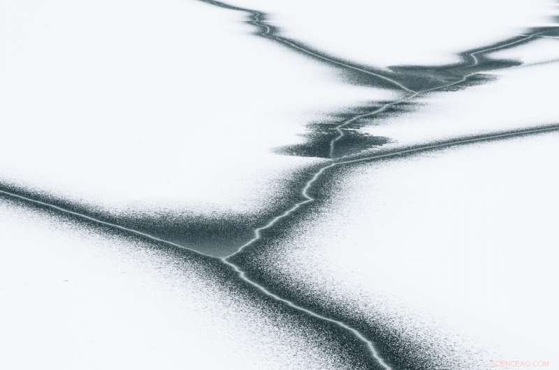 Advanced 3‑D Simulation Tool Predicts Crack Initiation in Materials