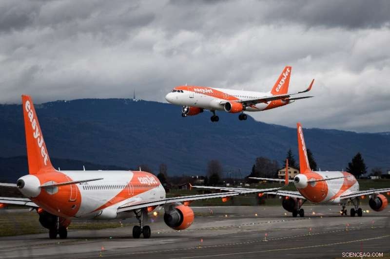 easyJet Grounds Entire Fleet Amid COVID‑19 Surge, Crew Pay Cut to 80%