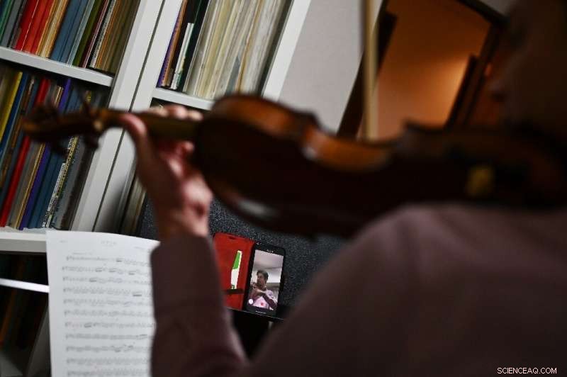 Crowdfunding Bridges Income Gaps for Workers Displaced by the Virus