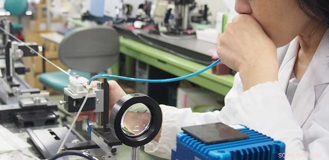 Compact Fiber‑Optic Sensor Enables Real‑Time Breath Biomarker Detection