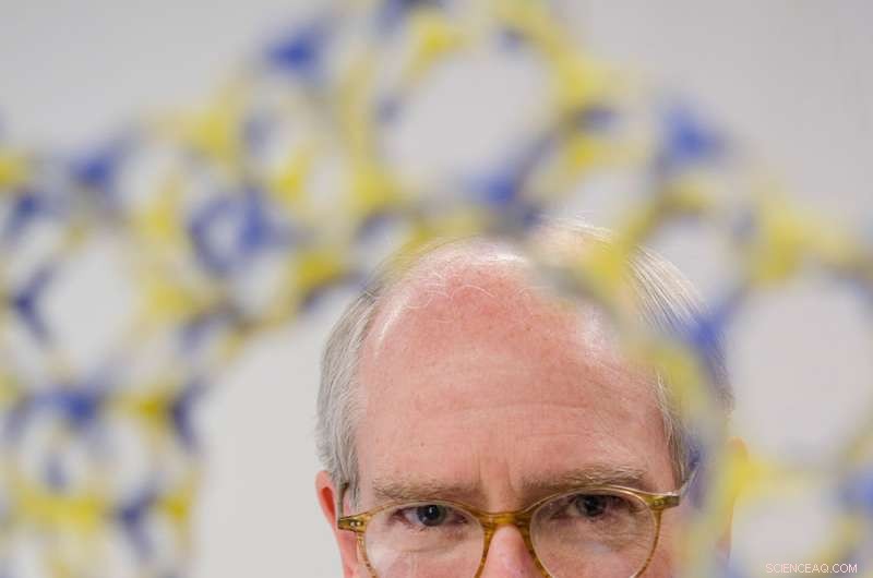 New Breakthrough: First Chiral Molecular Sieves Enable Precise Creation of Left- and Right-Handed Molecules