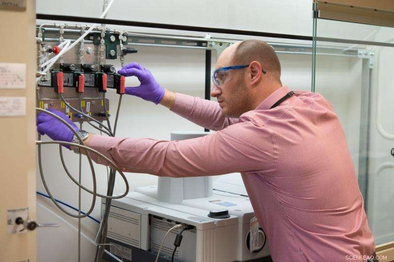 Vanadium Engineered into a Cost‑Effective Hydrogenation Catalyst