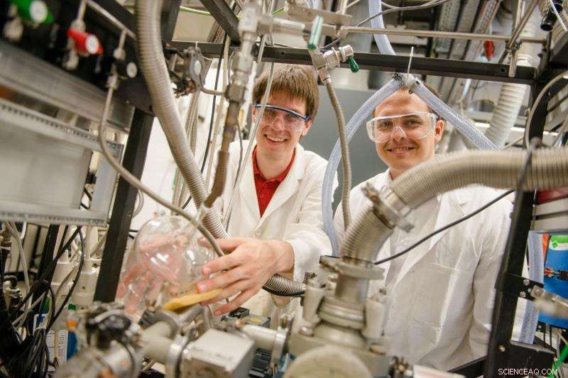 Scientists Reveal Quantum Effects in Carbon Atoms