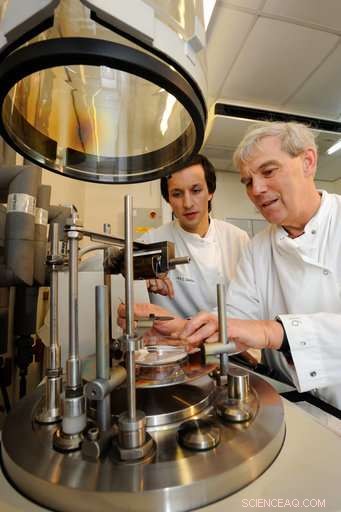 Revolutionary Nobel-Winning Technique Maps Molecules Like Google Earth