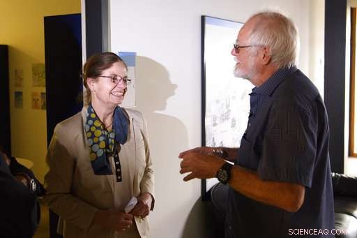 Nobel Chemistry Prize Awarded for Breakthrough Cryo‑Electron Microscopy