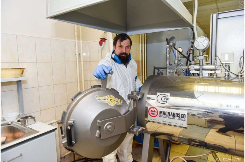 Revolutionary Technique for Assessing Internal Stresses in Aerospace and Aircraft Materials