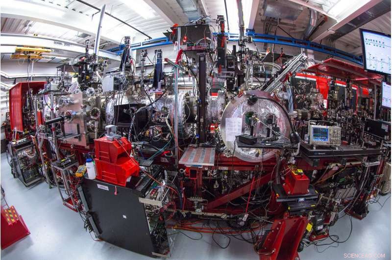 Scientists Use X-ray Laser to Observe Bacteria Attacking Antibiotics in Real Time