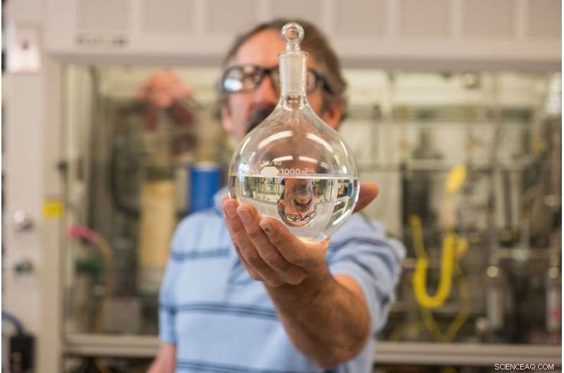 PNNL Breakthrough Paves Way for Sustainable Ethanol‑Derived Jet Fuel