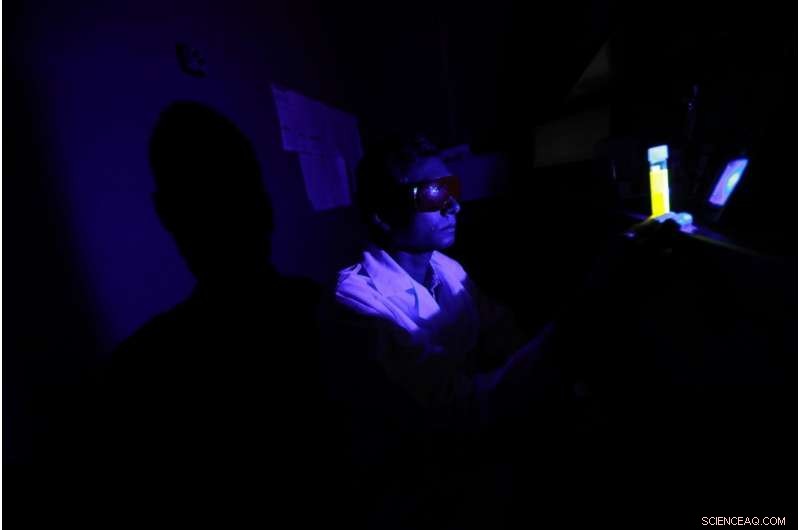 New Research Links Blue Light Exposure to Accelerated Vision Loss