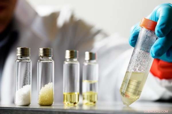 Deep‑Eutectic Solvents: A Cleaner Alternative to Polluting Industrial Solvents