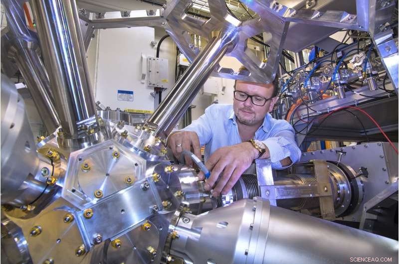 Single-Atom Catalysts Break Carbon s Strongest Bonds