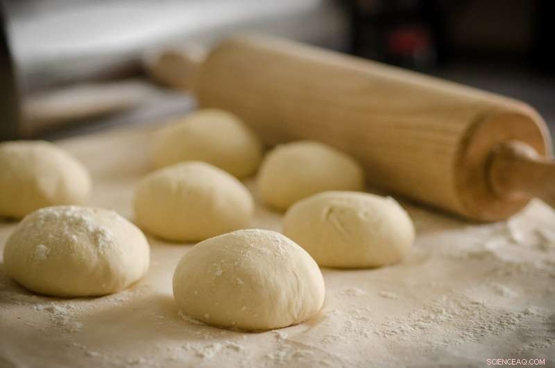 Prevent Pastry Dough Discoloration with a Simple White Wine & Lemon Juice Blend