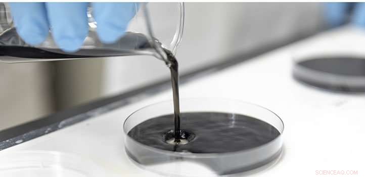 Harvesting Drinkable Water from Desert Air Using Hydrogel Technology