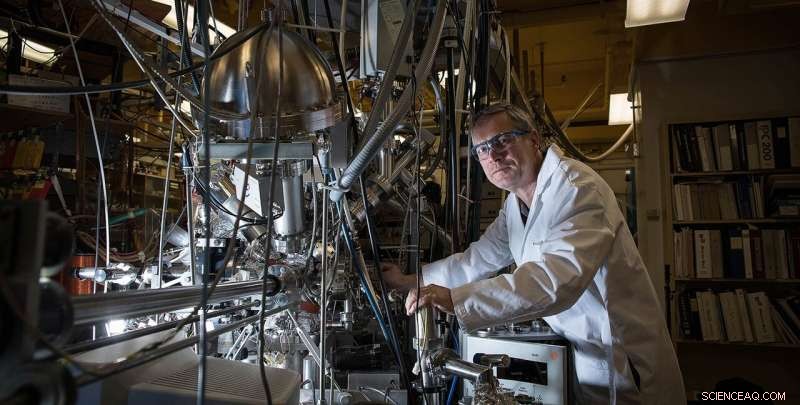 How a Comet’s Chemistry Could Generate Breathable Oxygen on Mars