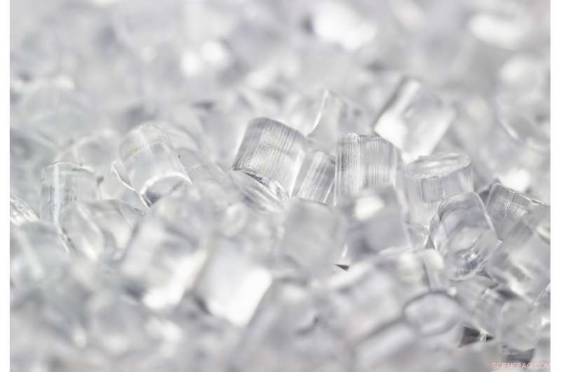 Advanced Pulsed Electron Beams Reveal Atomic-Scale Insights into Plastic Manufacturing