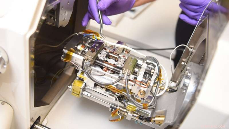 Innovative Technique Enables Real-Time Microscopy Under High Heat and Loading