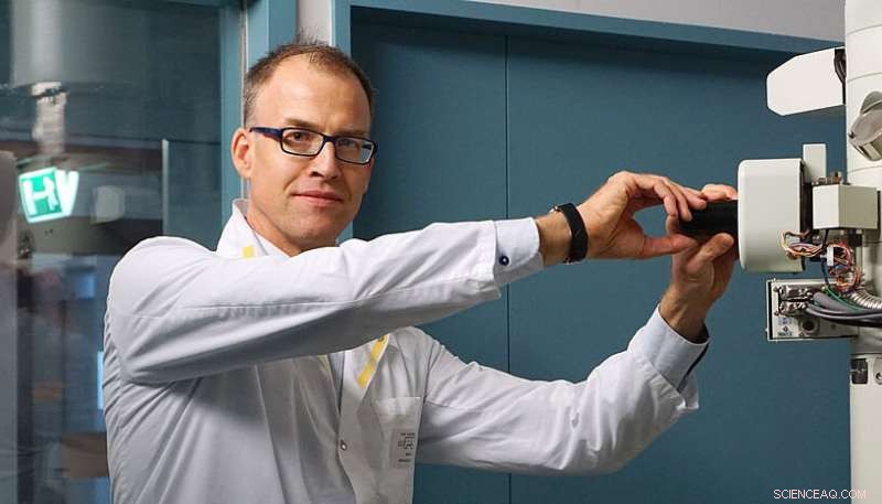 Revealing Crystal Interiors: How to Use Electrons to Visualize Hidden Facets