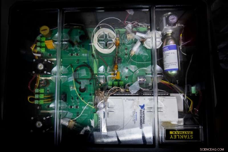 Compact Breath Analyzer Detects Fatal Lung Disease Faster and More Accurately Than Doctors