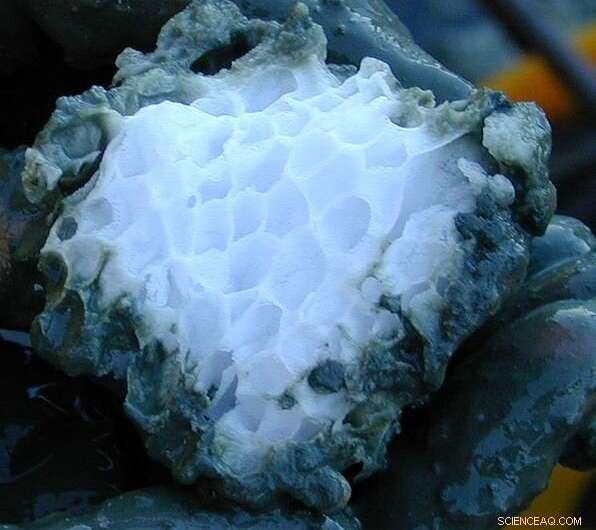 Advanced Molecular Dynamics Reveals New Insights into Methane Hydrate Formation