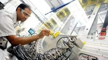 X‑ray Imaging Reveals the Inner Workings of Lithium‑Ion Batteries